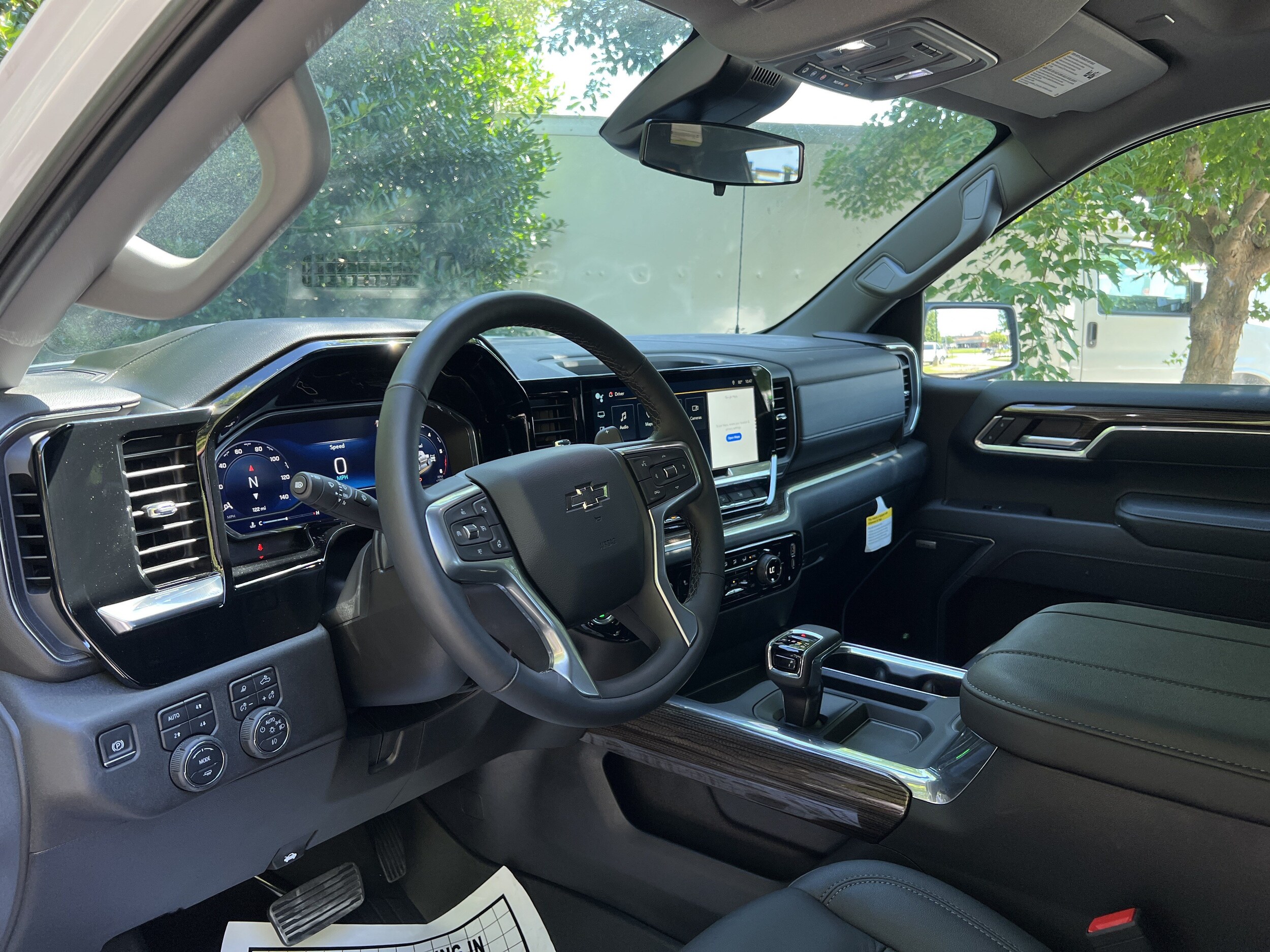 2025 Chevrolet Silverado 1500 — photo 14