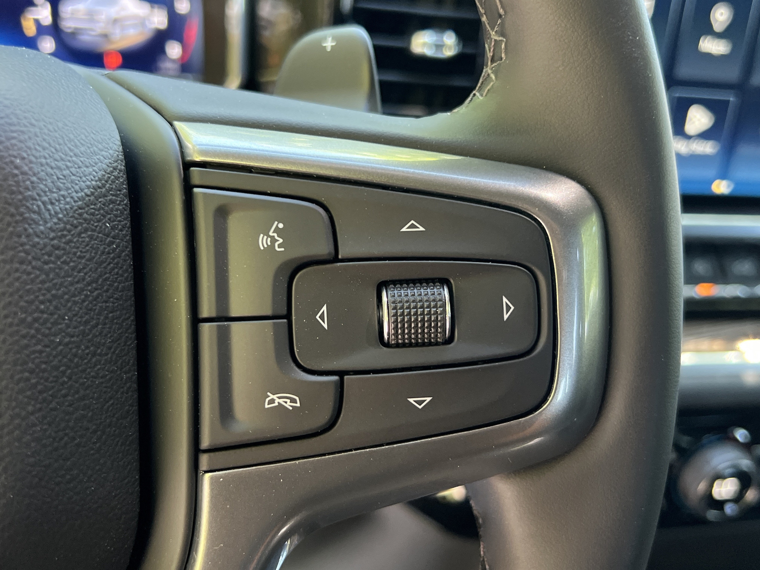 2025 Chevrolet Silverado 1500 — photo 17