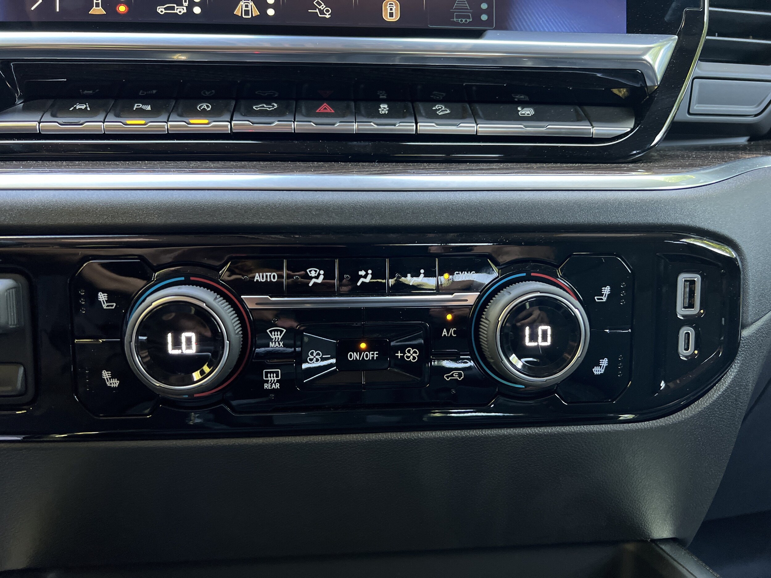 2025 Chevrolet Silverado 1500 — photo 21